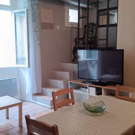 Appartement Pour 4 Personnes Dans Une Rue Tres Calme Saint-Laurent-le-Minier 外观 照片