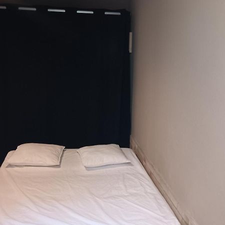 Appartement Pour 4 Personnes Dans Une Rue Tres Calme Saint-Laurent-le-Minier 外观 照片