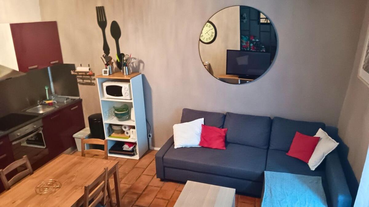 Appartement Pour 4 Personnes Dans Une Rue Tres Calme Saint-Laurent-le-Minier 外观 照片