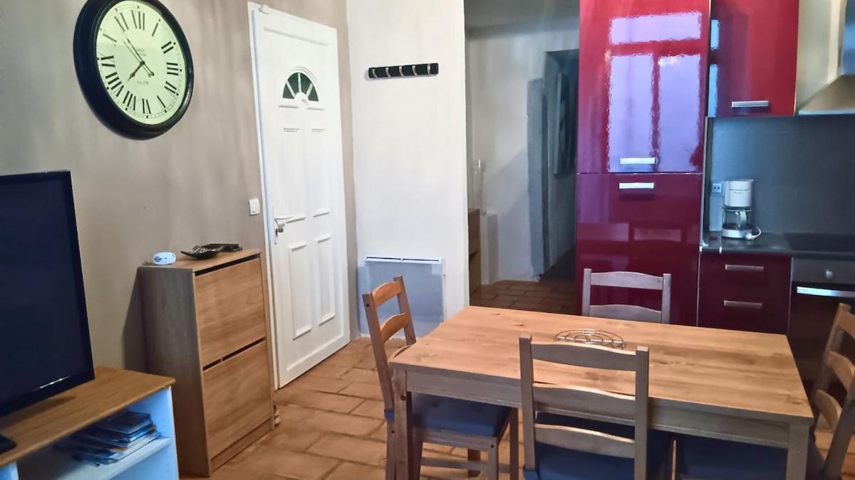 Appartement Pour 4 Personnes Dans Une Rue Tres Calme Saint-Laurent-le-Minier 外观 照片