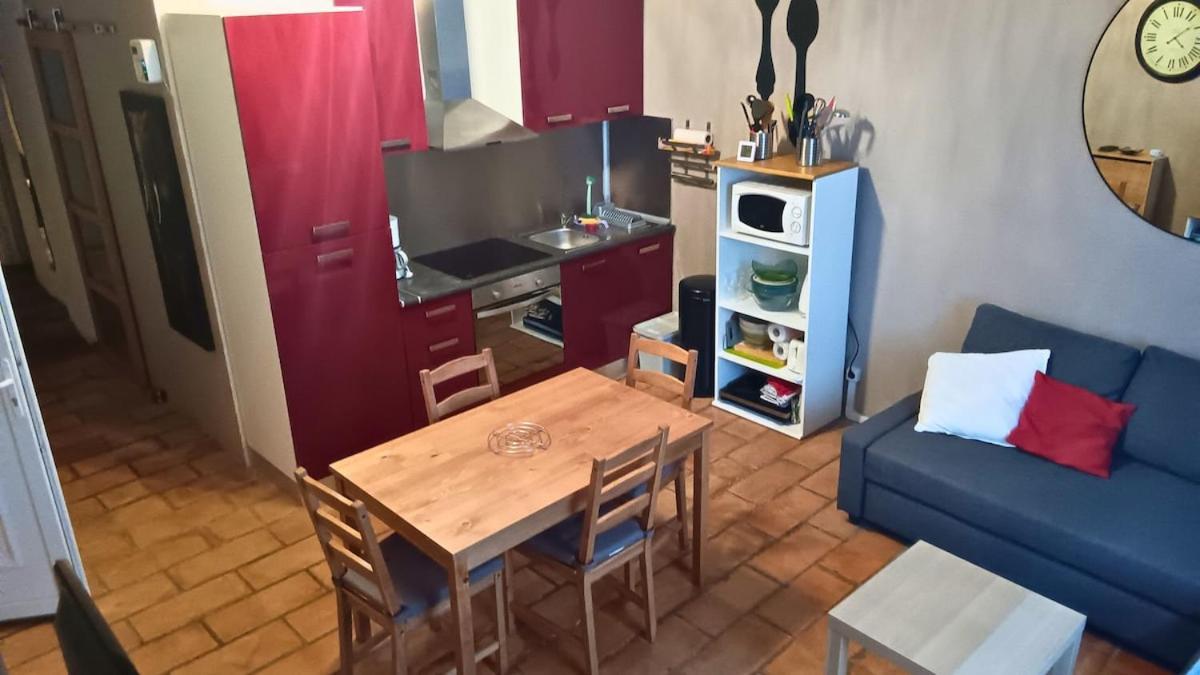 Appartement Pour 4 Personnes Dans Une Rue Tres Calme Saint-Laurent-le-Minier 外观 照片