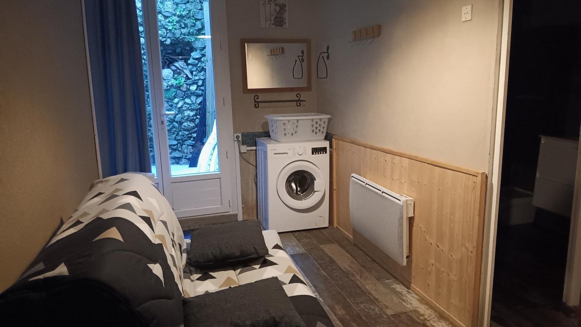 Appartement Pour 4 Personnes Dans Une Rue Tres Calme Saint-Laurent-le-Minier 外观 照片