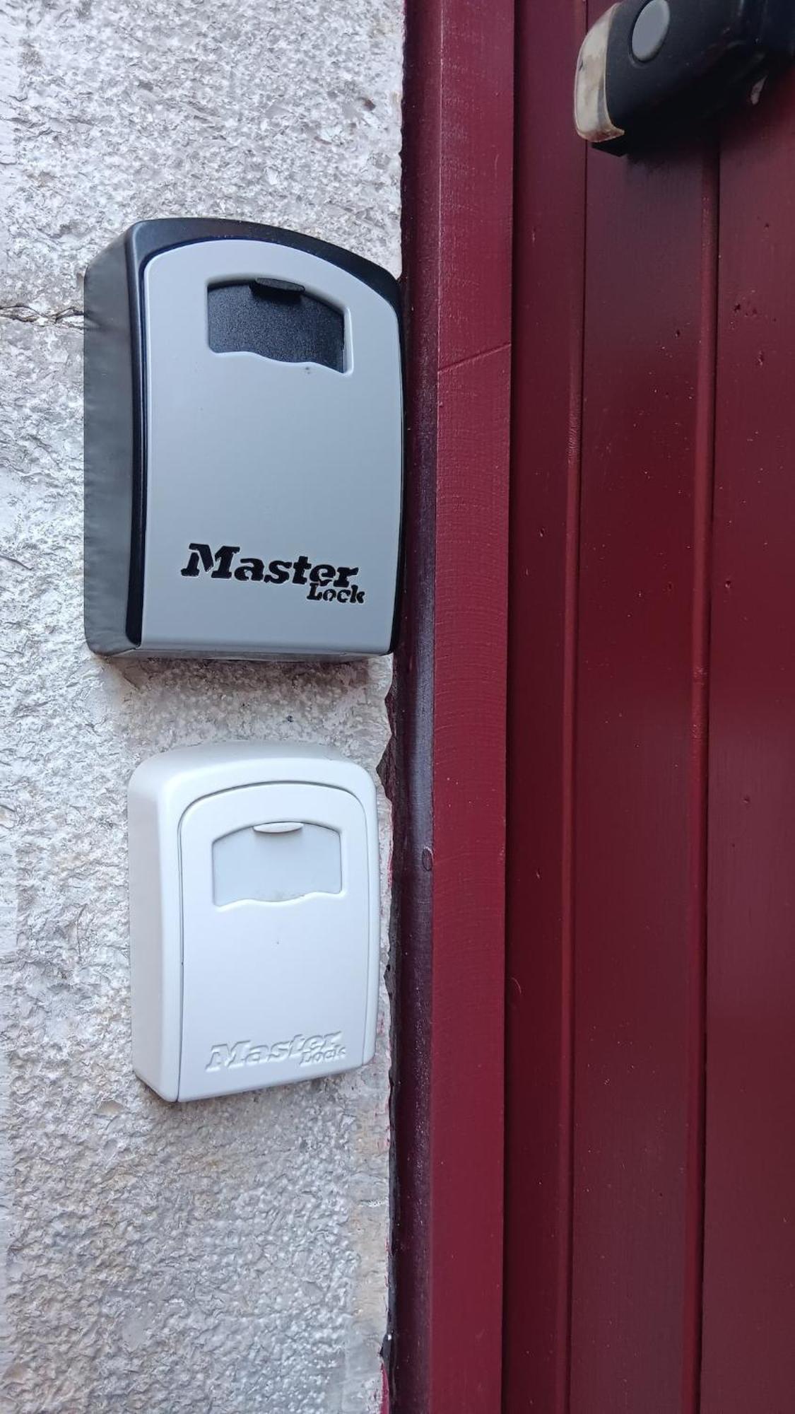 Appartement Pour 4 Personnes Dans Une Rue Tres Calme Saint-Laurent-le-Minier 外观 照片